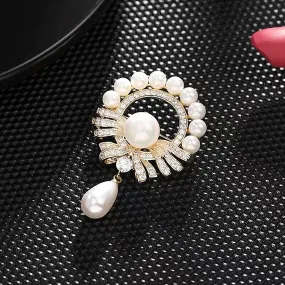 Glamorous Pearl & Rhinestone Decor Brooch